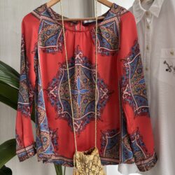 Emily van den Bergh paisley mintás blúz